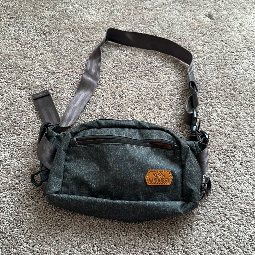 Vanquest DENDRITE-LARGE Sling Bag